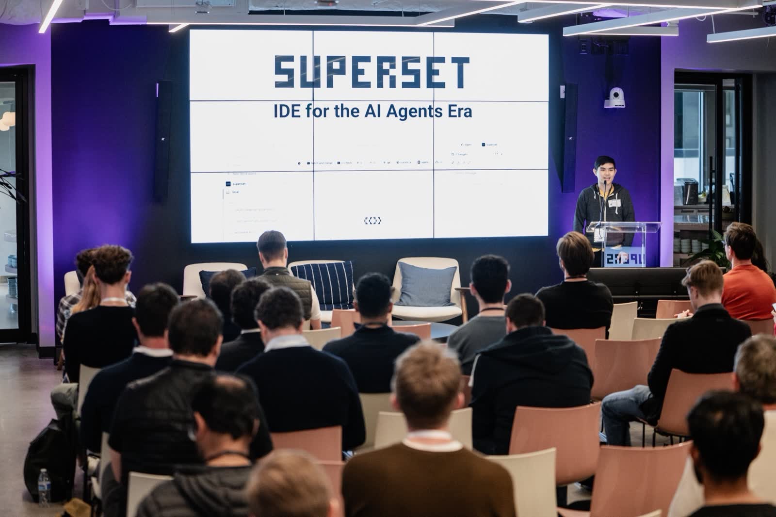 Kiet presents Superset, the IDE for the AI agents era, to a full room